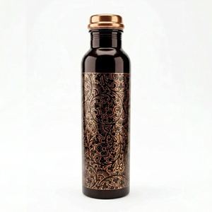 Bouteille d'eau en cuivre pur moderne de 750 ml pour la consommation quotidienne et les bienfaits ayurvédiques, avec couvercle anti-fuite - Product Image 1