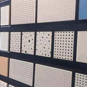 Fabricant Plafond de gypse acoustique Meilleur <span class=keywords><strong>prix</strong></span> Plaques de plâtre perforées insonorisées isolées avec trous carrés pour - Product Image 1