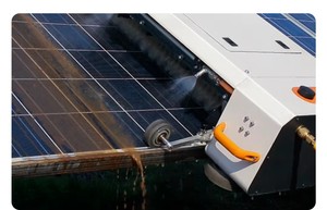 Robot de Limpieza de Paneles Solares con Ahorro de Agua, Limpieza en Seco/Lavado, Motor de Rodillo de 400W, 6-8h de Duración de Batería, Control Remoto de 100m, Resistente - Product Image 5