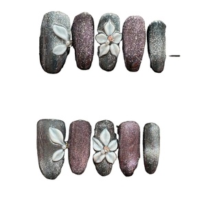 10 piezas de prensa hecha a mano en las <span class=keywords><strong>uñas</strong></span> gris oscuro usable <span class=keywords><strong>uñas</strong></span> postizas decoración de flores 3D encanto reutilizable puntas de <span class=keywords><strong>uñas</strong></span> acrílicas - Product Image 1