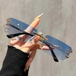 <span class=keywords><strong>Vogue</strong></span> sans monture métal griffe Design lunettes <span class=keywords><strong>de</strong></span> <span class=keywords><strong>soleil</strong></span> 2025 rétro dégradé sans cadre lunettes <span class=keywords><strong>de</strong></span> <span class=keywords><strong>soleil</strong></span> haute qualité Hip Hop populaire lunettes hommes femmes - Product Image 3