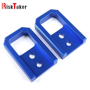 Gancho de Remolque RiskTaker de Aluminio con 2 Orificios para Toyota Tacoma Pickup SUV, Parachoques Delantero - Product Image 1