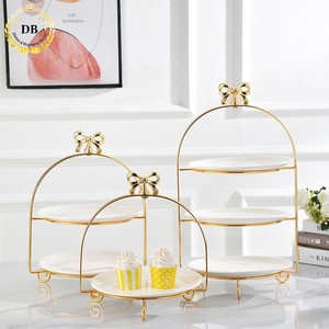 Hochzeitsdekoration Goldener Eisen-Vogelkäfig Kuchenständer Luxuriöser 2-stöckiger 3-stöckiger Keramik-Kuchenständer für Hotel-Buffet - Product Image 1