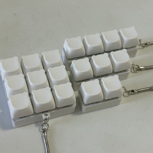 Porte-clés pendentif clavier d'urgence anti-stress en forme de tête d'ours Kawaii, jouet de décompression gadget - Product Image 2
