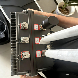 드론 스푸퍼 >5KM 장거리 고정형 드론 스푸퍼 (GNSS GPS 글로나스 네비게이션용) GPS 스푸핑 모듈 - Product Image 5