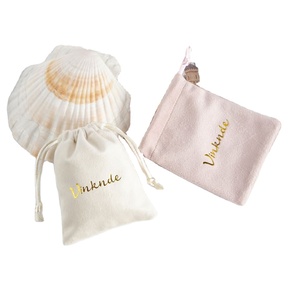 Pochettes à bijoux en velours personnalisées avec logo 8x10cm, sacs à cordon beige pour cadeaux de mariage, emballage DIY pour maquillage - Product Image 1