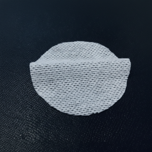 ผ้าขนาดใหญ่โรงงานเรยอน Viscose ผ้าฝ้ายโพลีเอสเตอร์ไม้ไผ่สีขาว Spunlace นอนวูฟเวนที่มีรูปแบบตาข่ายธรรมดา - Product Image 1