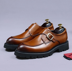 รองเท้าอ็อกซ์ฟอร์ดสไตล์วินเทจสำหรับผู้ชาย หนังแท้ สวมใส่สบาย กันลื่น กันน้ำ ลายดอกไม้ ปิดหัวรองเท้า นุ่ม เหมาะสำหรับงานแต่งงาน - Product Image 6