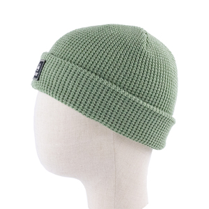 Gorro de Invierno de Punto 100% Acrílico Verde, Cálido y Cómodo, Unisex al Por Mayor con Parche Tejido Personalizado y Logotipo con Borde Merrow - Product Image 3