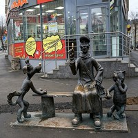 Sculpture de groupe de personnages de dessin animé en bronze sur mesure, statue métallique de personnage de dessin animé pour ornement paysager public de centre commercial et de rue