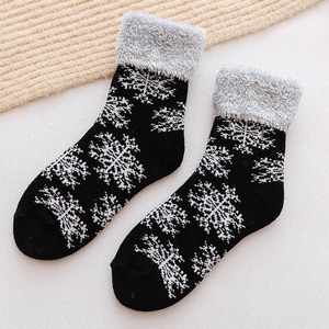 Chaussettes d'intérieur en polaire antidérapantes Cmax Wholesale, épaisses et douces, pour femmes, hiver, thermiques, colorées, Noël, bon marché, en tissu éponge - Product Image 4