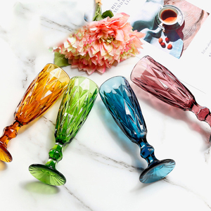 Gobelet à champagne en relief coloré <span class=keywords><strong>Verrerie</strong></span> <span class=keywords><strong>de</strong></span> style rétro Logo personnalisé Drinkware Cadeaux <span class=keywords><strong>de</strong></span> fête <span class=keywords><strong>de</strong></span> mariage avec des matériaux métalliques en plastique - Product Image 2