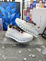 Échantillon gratuit Chaussures de sport unisexes de haute qualité Chaussures de sport légères en mesh respirant Semelle en caoutchouc PU Chaussures de course toutes saisons