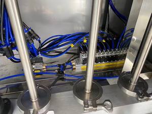 Machine de fabrication de bouteilles Xinyouc Huile sexuelle <span class=keywords><strong>pour</strong></span> hommes Machine de remplissage de liquide à piston <span class=keywords><strong>automatique</strong></span> de haute précision Pulvérisation de toilette Machine de fabrication - Product Image 3