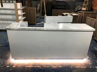 Comptoir de caisse personnalisé en pierre artificielle laquée blanche durable, directement de l'usine, pour la réception d'entreprise