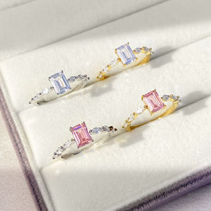 Женское кольцо с фианитом, 18 карат - Product Image 5