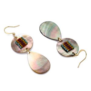 ต่างหูสไตล์โบฮีเมียนแบบคลาสสิก ประดับเปลือกหอยทรงหยดน้ำและลูกปัดมิยูกิ ถักด้วยมือ - Product Image 1