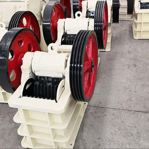 Concasseur à mâchoires mobile compact CFTC 150x250 200x300 250x400 – Prix compétitif pour usine de briques et déchets de construction, équipé d'un moteur central - Product Image 3