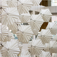 Lustre d'installation interactive moderne et personnalisé pour aéroport, avec éclairage décoratif, grandes structures en forme de parapluies respirants, Art spatial