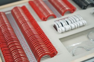 Juego de Lentes de Prueba TL-V20 con Montura Combinada de Plástico y Metal, Diámetro Grande de 26 mm, Aro Plateado con Diseño Anti-Rotura para Optometría - Product Image 3