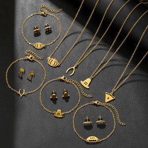 Ensemble de bijoux fantaisie en acier inoxydable avec motifs de citrouille et de dinde de dessin animé, comprenant collier, bracelet et boucles d'oreilles, pour les fêtes - Product Image 1