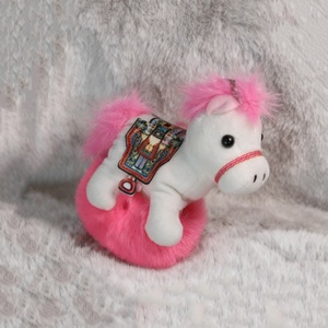 Nouvelle conception d'étui pour écouteurs en forme de <span class=keywords><strong>cheval</strong></span>, adapté à la <span class=keywords><strong>coque</strong></span> de protection Pro3, design en peluche doux et mignon - Product Image 1