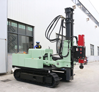 Foreuse hydraulique APCOM Crawler pour pieux photovoltaïques, piqueteuse solaire pour ferme photovoltaïque en milieu désertique