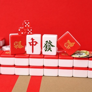 Fichas de mahjong hechas a mano, rojas, con un diseño de dibujos animados que simboliza la buena fortuna y la felicidad. Juego de mahjong hecho a mano. - Product Image 1