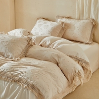 Nouvelle Parure de Lit de Luxe Bohème 4 Pièces avec Nœud Papillon et Pompon, Motif Cœur et Fleurs Découpées, Housse de Couette et Drap Plat pour Maison et Hôtel, Taille King, Beige