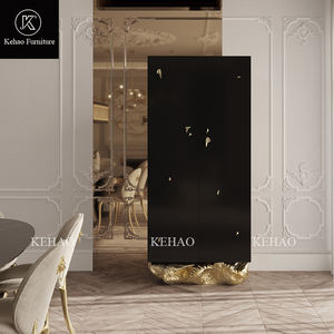 Armoire à liqueur de salon d'intérieur de marque personnalisée présentoir de rangement de boissons en laiton martelé décor de bar armoire à vin en bois noir - Product Image 1