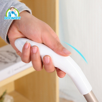 Balai domestique manuel 2-en-1 : balai à tapis avec brosse à rouleau en caoutchouc souple et serpillière en microfibre