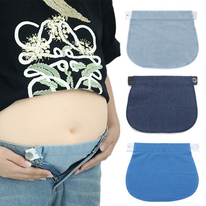 Pantalones de maternidad con cintura extendida, cintura ajustable, bolsillos de tela y cuatro botones ajustables intercambiables. - Product Image 1