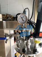 Fournitures de laboratoire de réacteur émulsifiant sous vide de laboratoire 10L avec mélangeur d'émulsification sous vide haute capacité