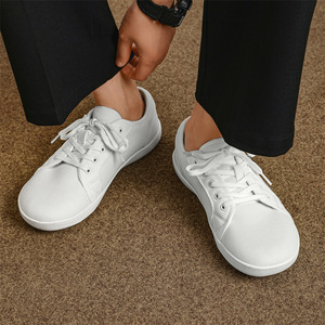 Hola. Nuevo estilo 2026, zapatillas deportivas con puntera ancha y parte superior de malla transpirable, calzado informal de exterior de caña baja con cordones - Product Image 2