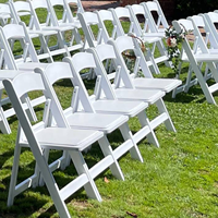 Chaise Pliante en Résine Blanche, Légère et Robuste (1000lb), pour Banque, Mariage, Extérieur, Prix Abordable