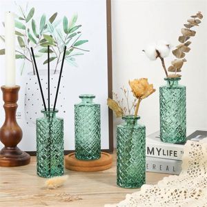 Mini vase en verre Art Déco vert, petits vases à fleurs en forme de diamant pour décoration vintage de la maison, mariage et cadeaux - Product Image 4