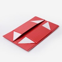 Nouvelles boîtes d'emballage en carton ondulé personnalisées avec gaufrage et pelliculage mat pour chaussures et vêtements