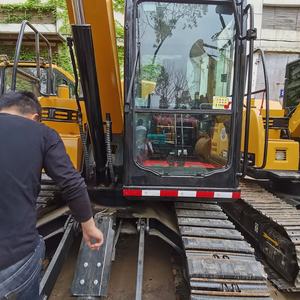 Excavatrice sur chenilles SANY SY75C d'occasion, 7,5 tonnes, modèle 2022, avec moteur, boîte de vitesses, pompe - Matériel pour rapport fourni à la vente - Product Image 6