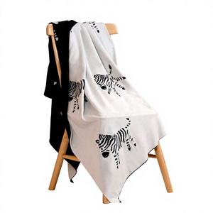 Manta Bordada Wabi-Sabi de Lana 100% de la Mejor Calidad, Cálida, Suave, Tejida, Ligera, con Borlas, para el Hogar, Sofá, Viajes, Sostenible - Product Image 1