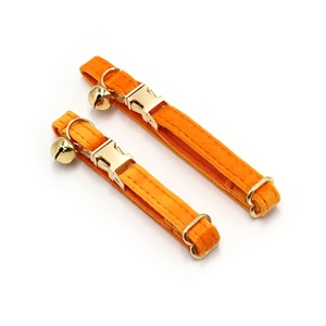 Coleira calmante de veludo para gatos, moda popular de 2024, coleira clássica para gatos, design personalizado, popular com sino, moda de moda, produtos em alta - Product Image 4