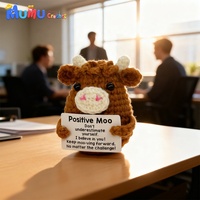 Poupée amigurumi vache positive en crochet fait main avec carte d'encouragement, compagnon de bureau pour le soutien émotionnel