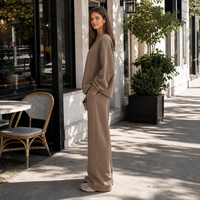 Ensemble de survêtement surdimensionné personnalisé pour femme, sweat-shirt à col en V et pantalon de survêtement à jambes larges, vêtements de détente, vente en gros, OEM, marque privée