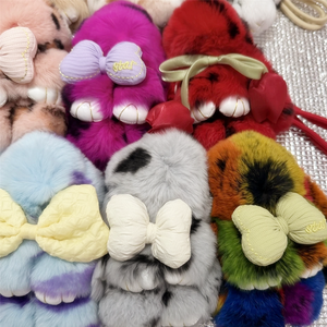 Vente en gros de porte-<span class=keywords><strong>clés</strong></span> en fourrure de lapin Rex véritable arc-en-ciel multicolore, pendentif lapin mignon à pois, accessoires pour porte-<span class=keywords><strong>clés</strong></span> de voiture - Product Image 1