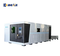 Machine de découpe laser à fibre entièrement fermée BEKE 4020-6KW avec rail de guidage HIWIN, commande CNC, refroidissement par eau pour la découpe des métaux
