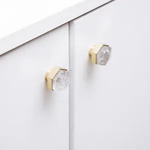 Poignée <span class=keywords><strong>de</strong></span> luxe hexagonale <span class=keywords><strong>en</strong></span> <span class=keywords><strong>laiton</strong></span> avec cristal <span class=keywords><strong>de</strong></span> quartz rose naturel pour meubles <span class=keywords><strong>de</strong></span> chambre, portes d'armoires, tiroirs et placards <span class=keywords><strong>de</strong></span> cuisine - Product Image 1