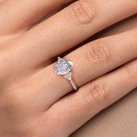 2CT Oval Kesim Yuvarlak Yan Taşlı Pave Bantlı Laboratuvar Elması Alyans 10K/14K/18K Som Altın IGI Sertifikalı CVD/HPHT VVS DEF Renk