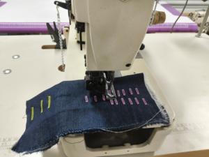 <span class=keywords><strong>Machine</strong></span> à coudre industrielle à boutonnières <span class=keywords><strong>JUKI</strong></span> LBH-781 d'<span class=keywords><strong>occasion</strong></span>, 90% neuve - Product Image 4