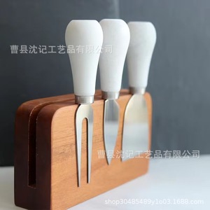 Portacuchillos de madera con juego de cuchillos para queso magnéticos, bloque de madera de acacia para uso en la cocina - Product Image 3