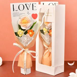 Bouquet de fleurs au crochet fait main, roses artificielles tricotées et emballage raffiné pour <span class=keywords><strong>la</strong></span> Saint-Valentin, <span class=keywords><strong>la</strong></span> fête des mères, un mariage ou un anniversaire - Product Image 4