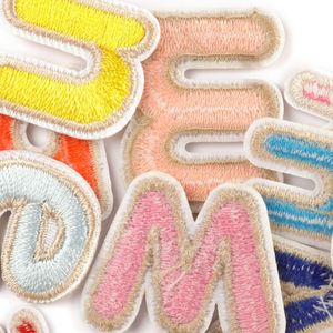 Patchs brodés multicolores en gros pour vêtements, tissus, chaussures, sacs - Mini patchs thermocollants pour porte-clés - Product Image 2